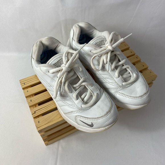 nike airliner walking shoes